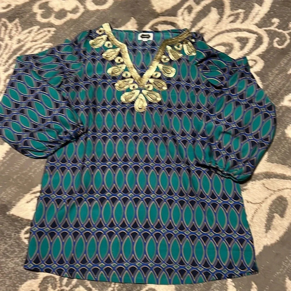 Mudpie like new top. V neck. Super soft. Dressy or casual. Size medium. - Picture 1 of 7